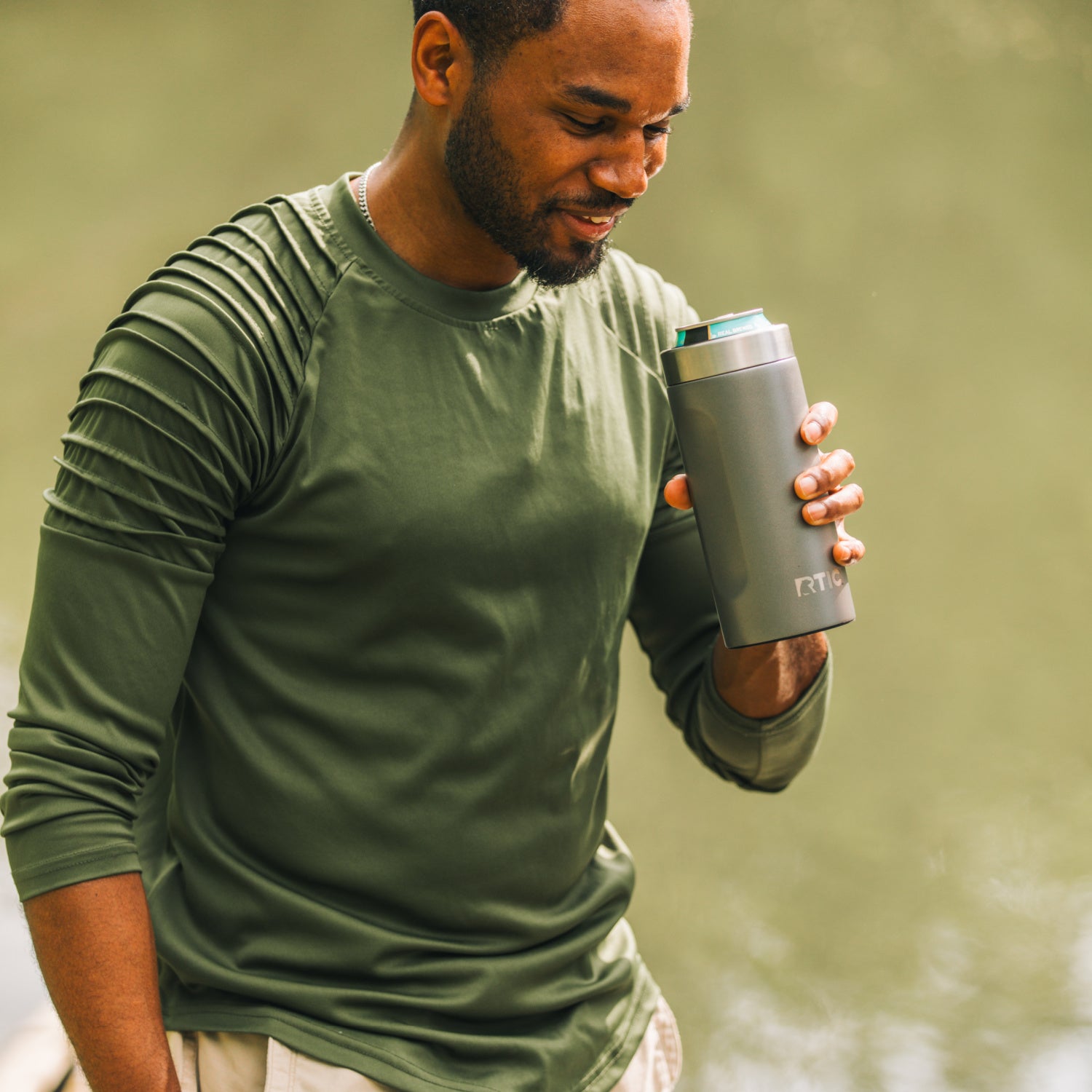 24oz Essential Can Cooler